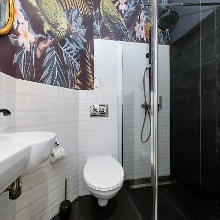 Zurawia Street Varšava